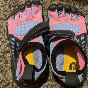 Vibram water shoes/barefoot feel "toe shoes"